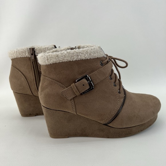 Unr8ed Womens Girls Faux Fur Tan Suede Wedge Boots with Side Zipper Size 4M - Picture 1 of 12